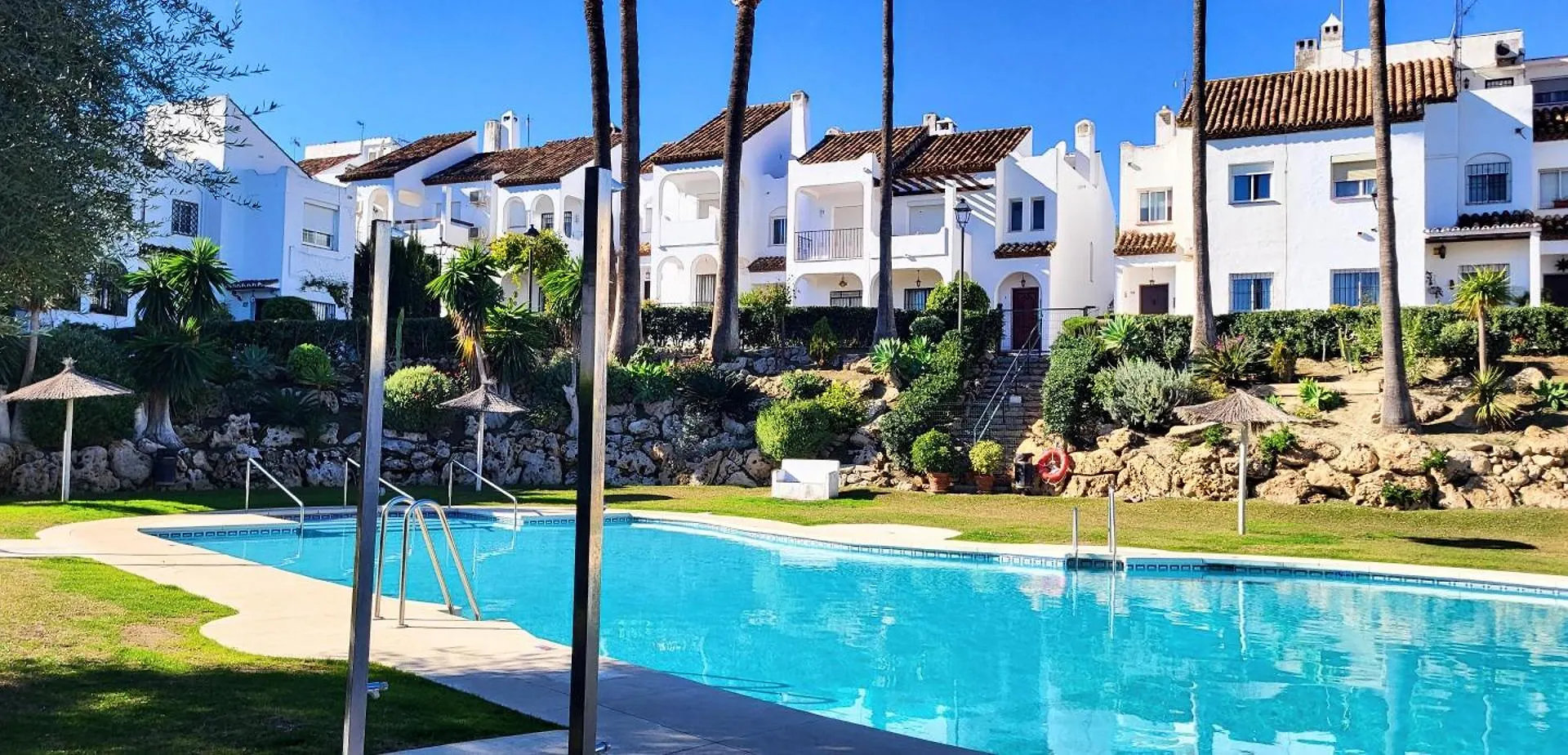 E1 Desk Private Patio Terrace Barbecue Villa Estepona