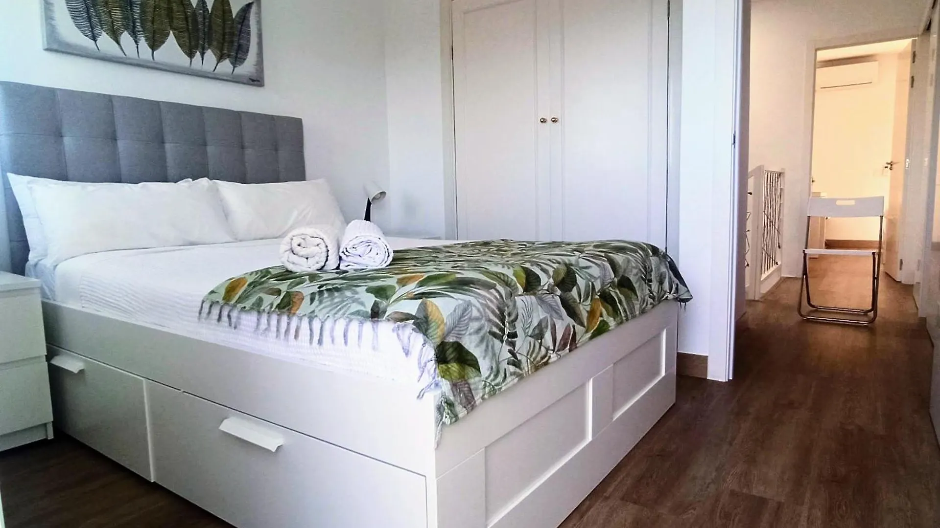E1 Desk Private Patio Terrace Barbecue Villa Estepona