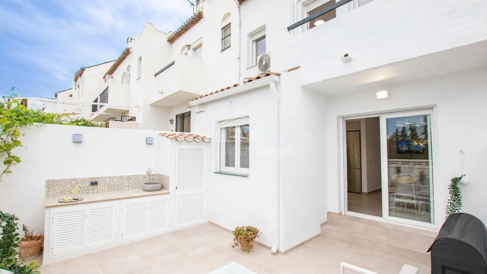 E1 Desk Private Patio Terrace Barbecue Villa Estepona