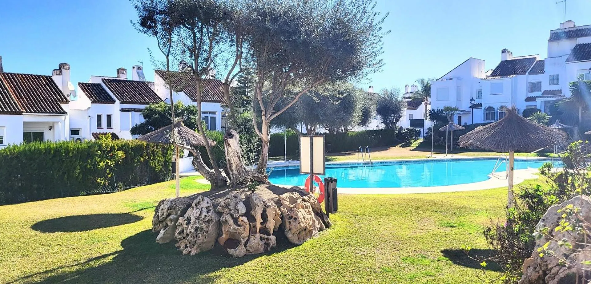 E1 Desk Private Patio Terrace Barbecue Villa Estepona